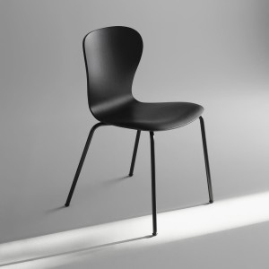 THONET S 220 Formholz-Stuhl | Edelholz Eiche schwarz | Gestell schwarz THONET S 220 Formholz-Stuhl | Edelholz Eiche schwarz | Gestell schwarz