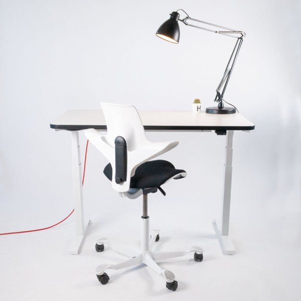 Bundle Schreibtisch NewWORK weiß &amp; HAG CAPISCO PULS 8020 weiß &quot;white edition&quot;