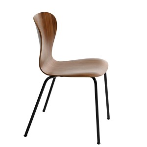 THONET S 220 Formholz-Stuhl | Nussbaum klar lackiert | Gestell schwarz THONET S 220 Formholz-Stuhl | Nussbaum klar lackiert | Gestell schwarz