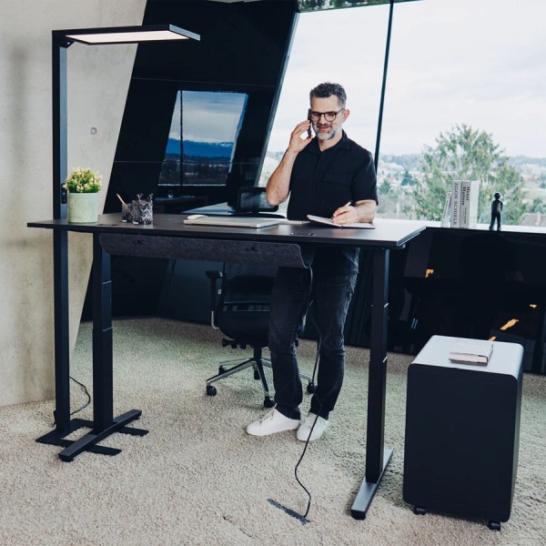 Yaasa Desk Expert Schreibtisch Gestell schwarz mit Tischplatte Dunkelgrau und Cable Management Small/Medium