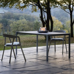 Kristalia Thin-K Aluminium Esstisch | Gartentisch | Aluminiumgrau Kristalia Thin-K Aluminium Esstisch | Gartentisch | Aluminiumgrau