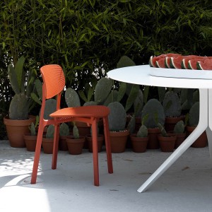 Kristalia COLANDER Chair Red Coral Moodbild Kristalia COLANDER Chair Red Coral Moodbild