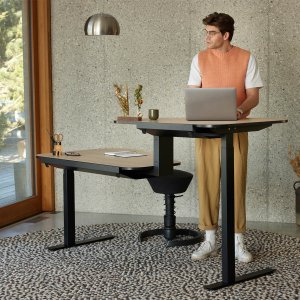 Aeris Active Office Desk - Gestell schwarz - Stehposition links - Platte Eiche natur - Kante schwarz Aeris Active Office Desk - Gestell schwarz - Stehposition links - Platte Eiche natur - Kante schwarz