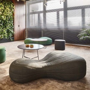Noti Bouli 2-Sitzer-Sofa mit Fußgleiter Beispielbild Noti Bouli 2-Sitzer-Sofa mit Fußgleiter Beispielbild