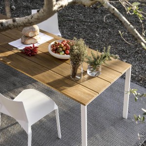 Kristalia be-Easy | Outdoor Tisch | Slatted Teakholz Platte | Konfigurator Kristalia be-Easy | Outdoor Tisch | Slatted Teakholz Platte | Konfigurator
