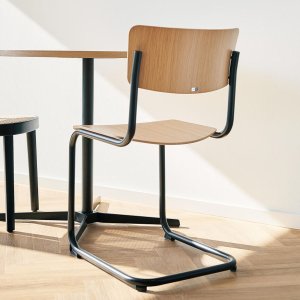 THONET Stahlrohr-Freischwinger S 43 Edelholz Eiche - Gestell schwarz THONET Stahlrohr-Freischwinger S 43 Edelholz Eiche - Gestell schwarz