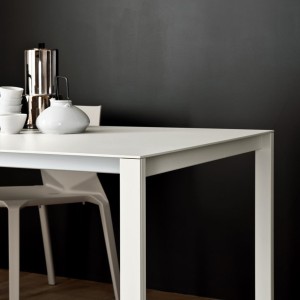 Kristalia Thin-K Aluminium Esstisch - Beispielbild Kristalia Thin-K Aluminium Esstisch - Beispielbild