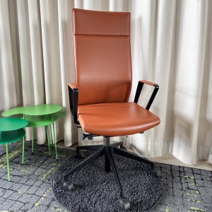 Girsberger Bürostuhl Diagon | Rückenlehne hoch gepolstert | Leder braun Girsberger Bürostuhl Diagon | Rückenlehne hoch gepolstert | Leder braun